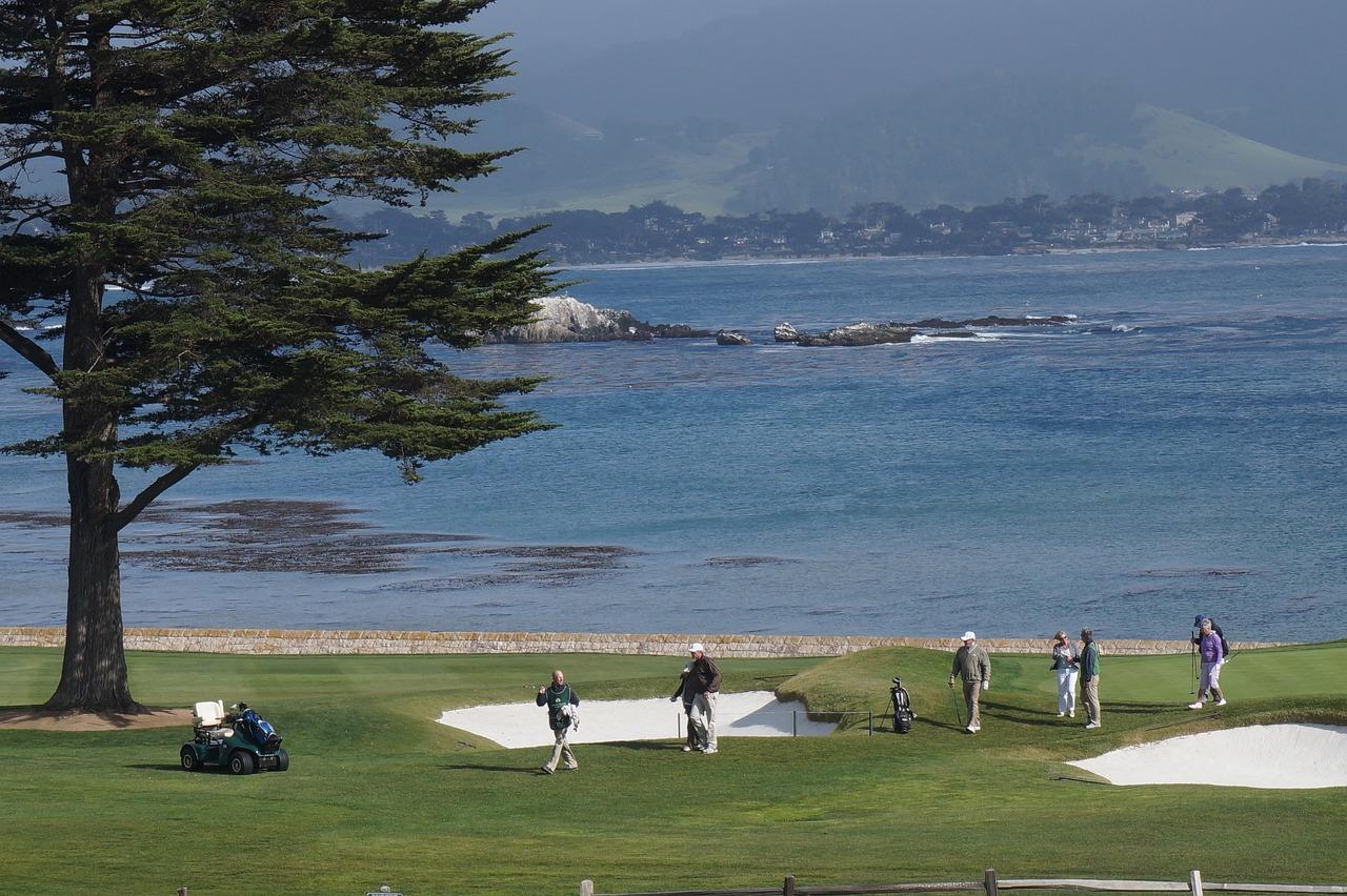 celebrities who live in pebble beach