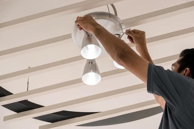 do electricians install light fixtures