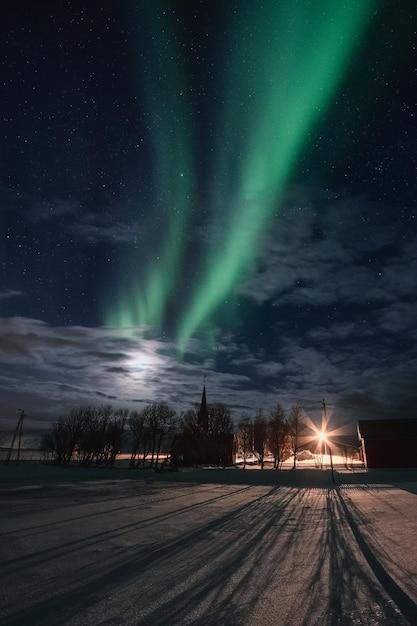 northern lights full moon