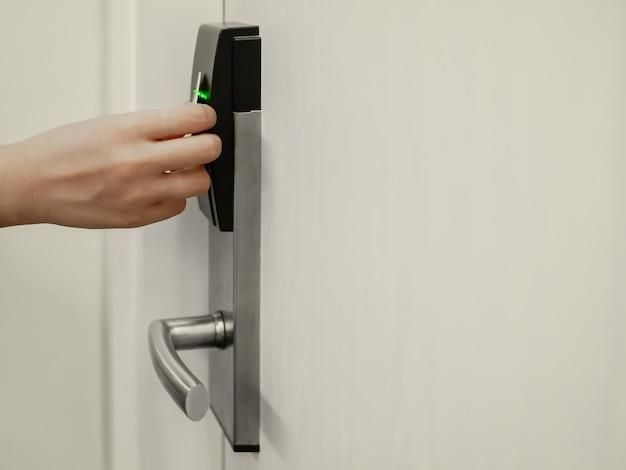 How To Bypass A Key Card Lock 