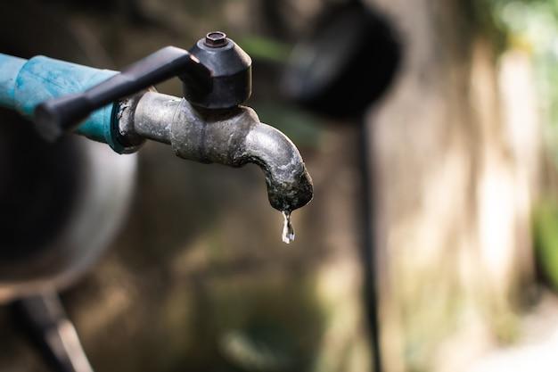 How To Fix A Leaky Old Fashioned Faucet 