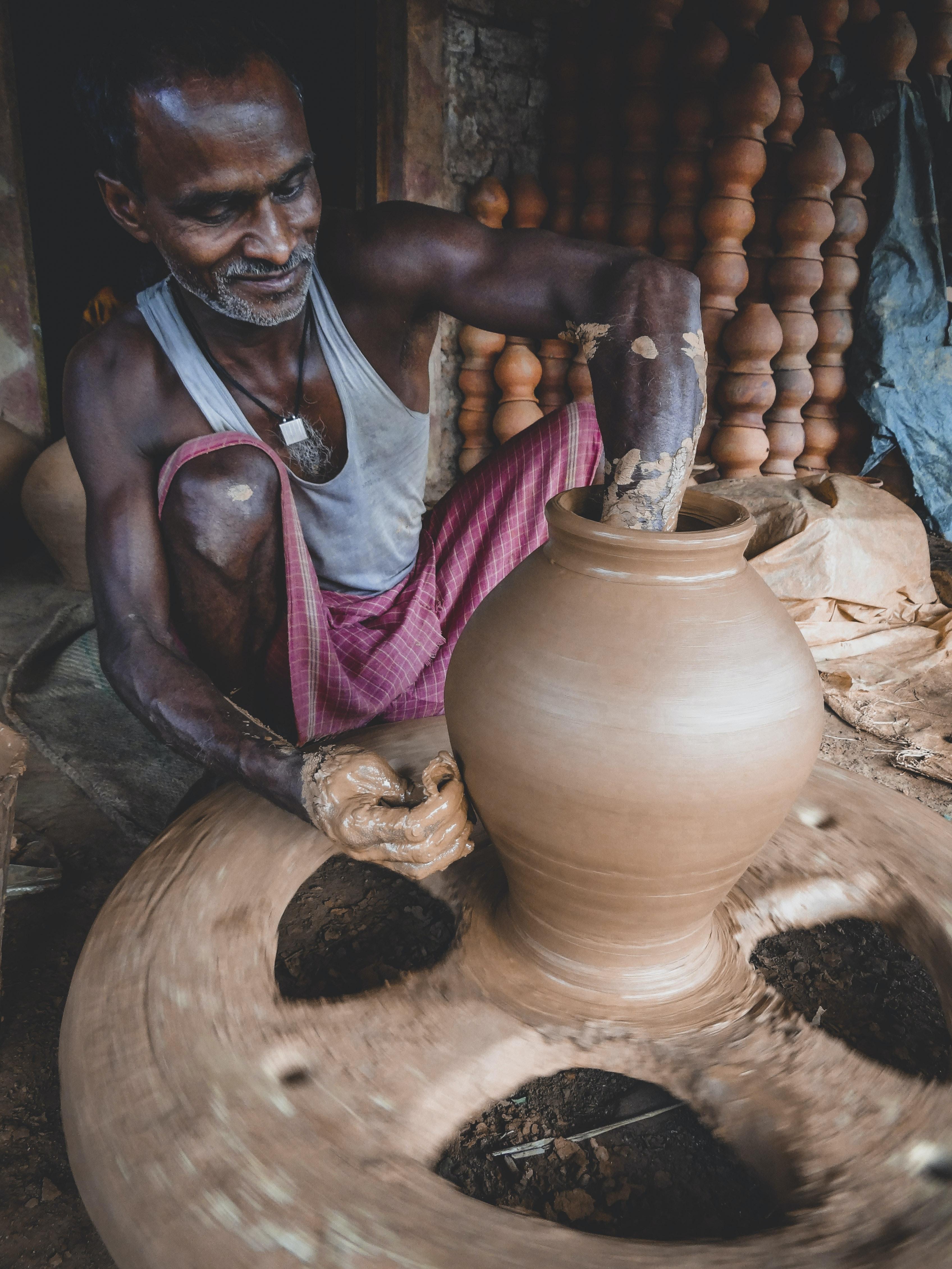 How Much Does A Pottery Maker Make 