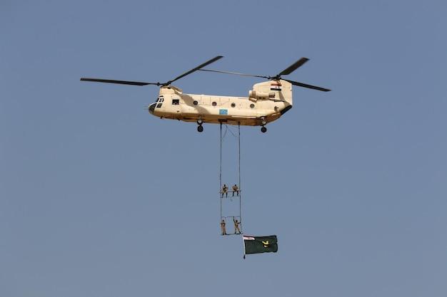  How Much Weight Can A Chinook Helicopter Lift 