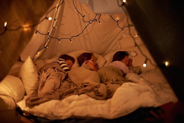 How To Build A Fort For A Sleepover 