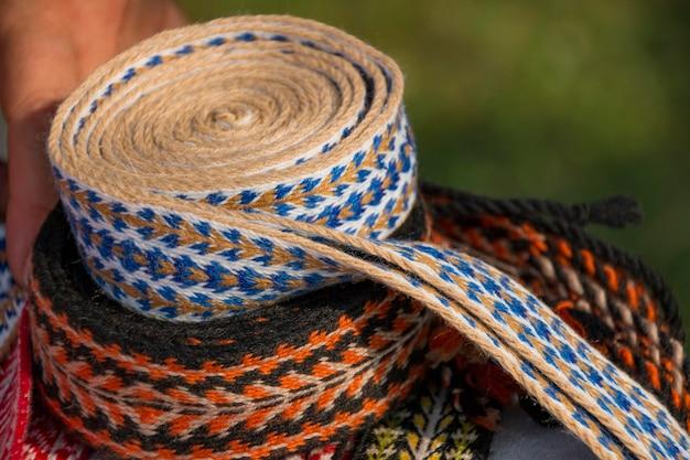 How To Weave A Belt With Yarn 