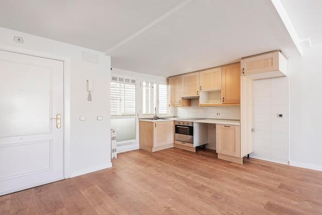  What Color Laminate Flooring Goes With Oak Cabinets 