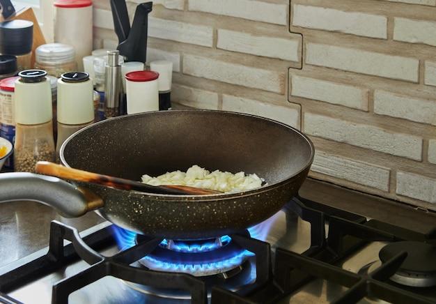  What Pans Not To Use On Ceramic Cooktops 