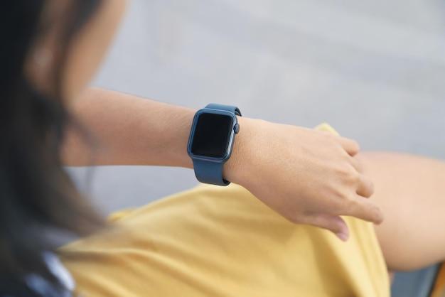  Which Apple Watch Size Is Better For A Woman 